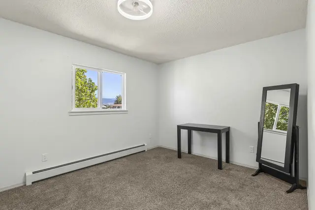 557 W Good Hope Cir APT C photo 17
