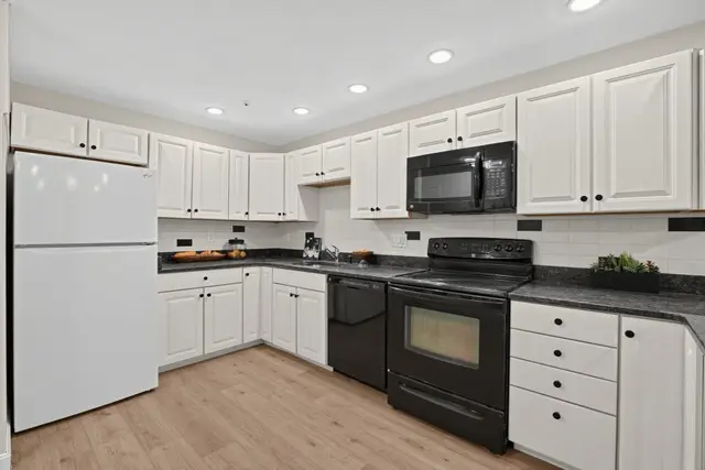 595 Revere Beach Pkwy APT 6 photo 10
