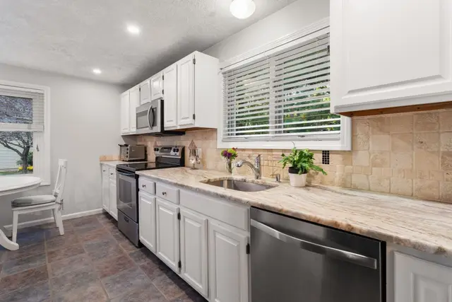 129 Stone Ridge Rd Unit 129 photo 8