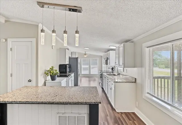 137 Pam Dr photo 5
