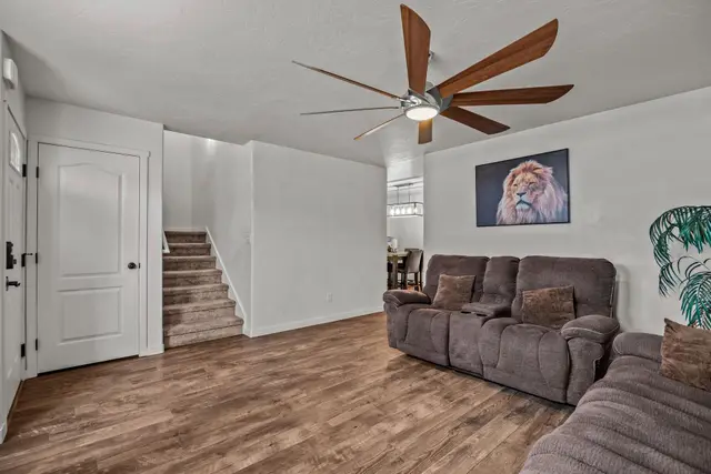 475 El Jardin Ln photo 8