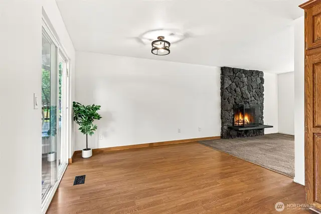 7910 Husky Way SE photo 9