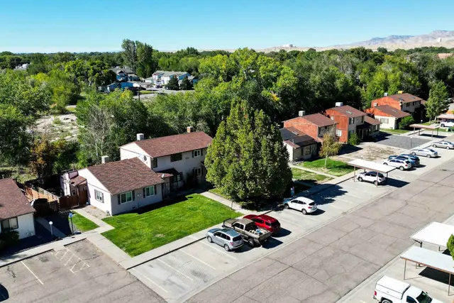557 W Good Hope Cir APT C photo 7