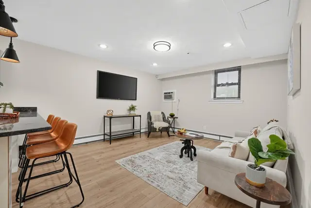 595 Revere Beach Pkwy APT 6 photo 8