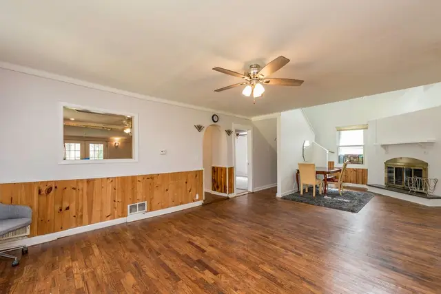33827 N Oak St photo 5