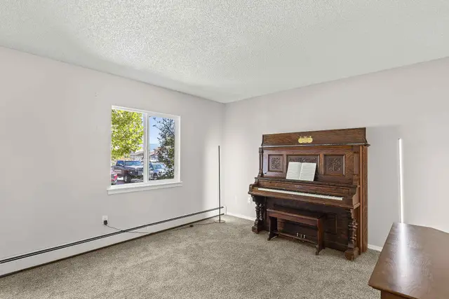 557 W Good Hope Cir APT C photo 10