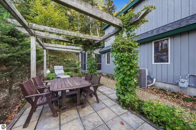 1119 E South Shore Dr photo 7