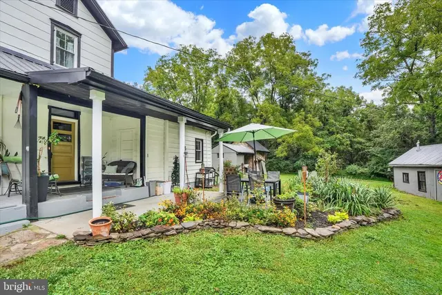 410 Mill St photo 6