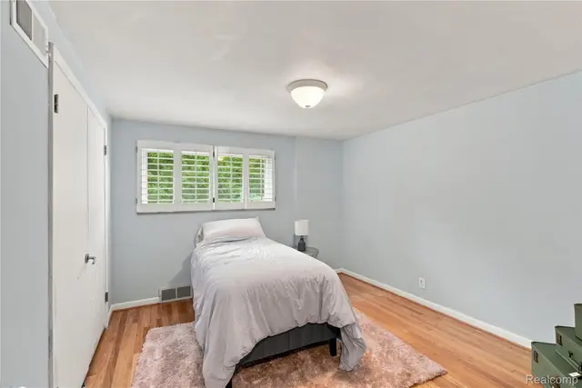 5523 Crabtree Rd photo 12