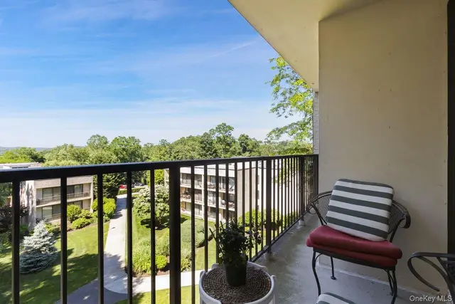 150 Overlook #5F photo 18