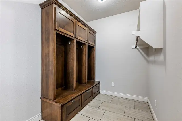 1701 Helen Ln photo 17
