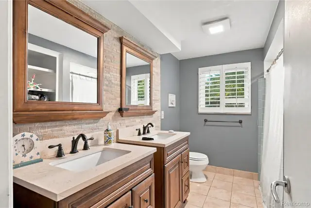 5523 Crabtree Rd photo 11