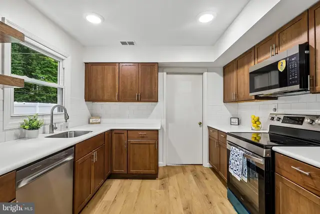 86 E River Dr photo 14