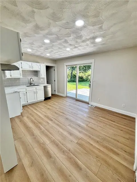 215 Keller Ct photo 10
