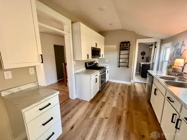 517 W Dow St photo 16