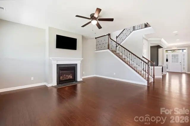10125 Castlebrooke Dr photo 5