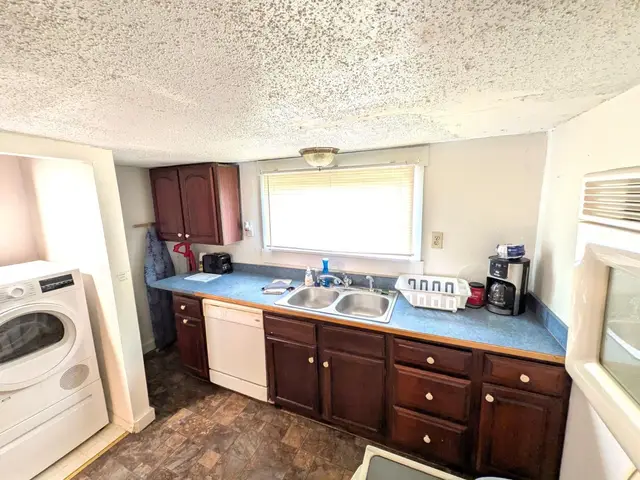 102 Cochran St photo 6