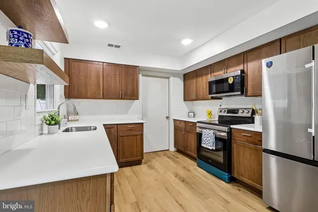 86 E River Dr photo 15