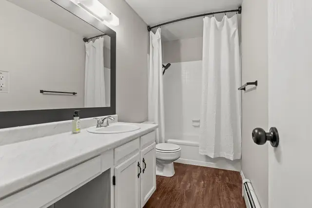 557 W Good Hope Cir APT C photo 16