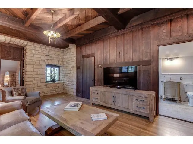 801 Pine Cone Trl N photo 11