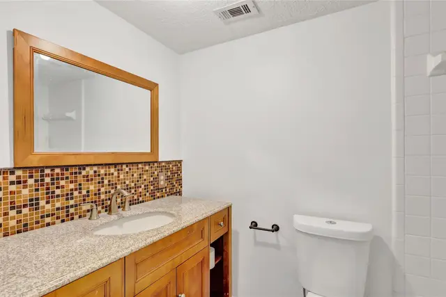 1746 Cloister Dr APT 12 photo 8
