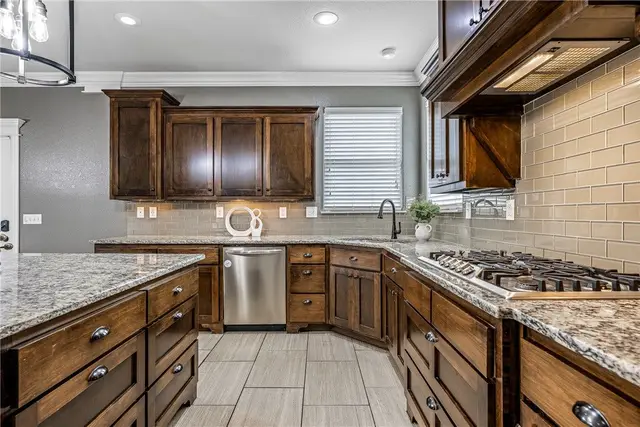 1701 Helen Ln photo 14