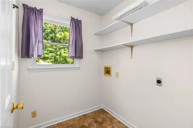 415 Davie Ave photo 16