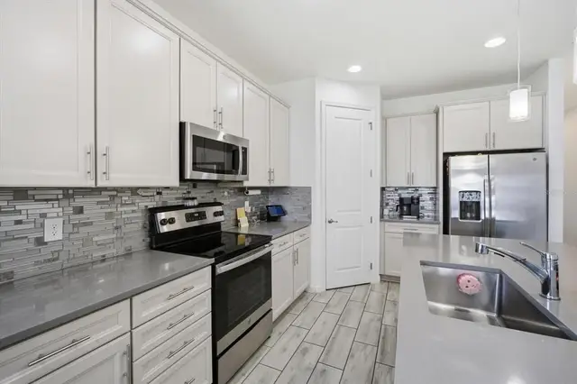 120 SUMMERSHORE DRIVE photo 12