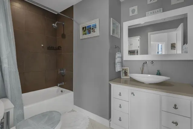 145 N High St APT 800 photo 15