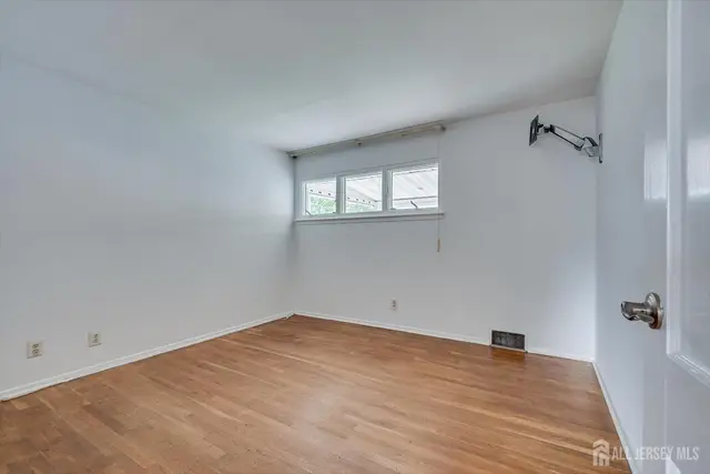 15 Lowell St photo 16