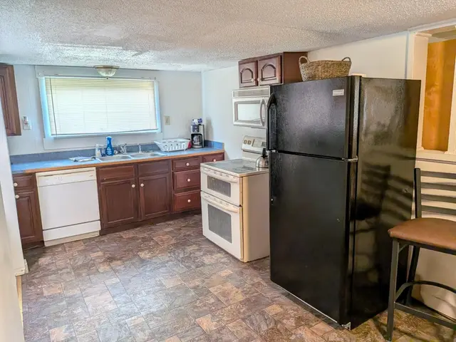 102 Cochran St photo 5
