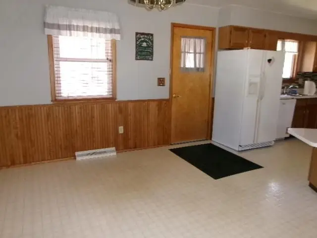 348 Walnut St photo 11