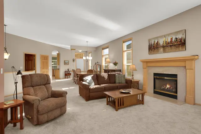 18519 Farmstead Cir photo 9