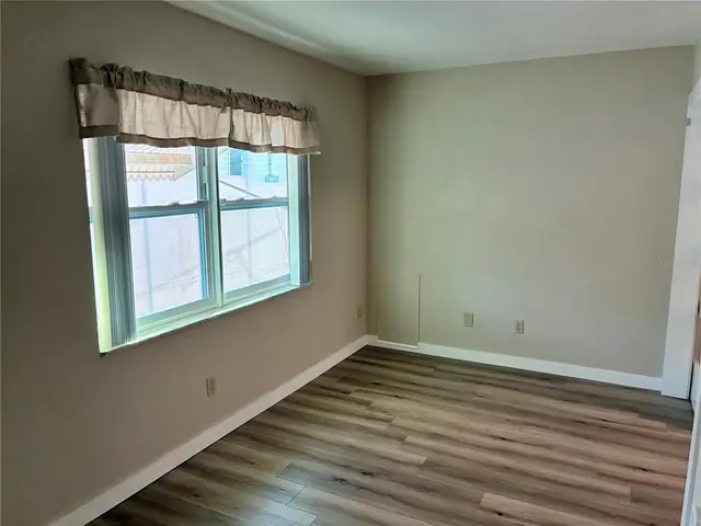 889 SKY LOCH DRIVE S photo 20