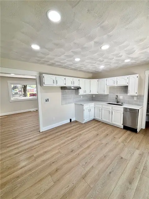 215 Keller Ct photo 11