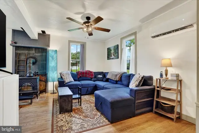 410 Mill St photo 14