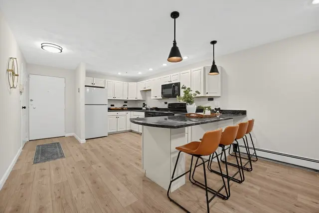 595 Revere Beach Pkwy APT 6 photo 14