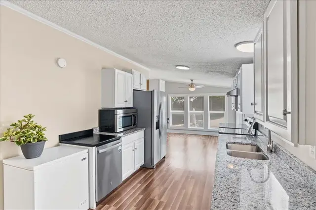 137 Pam Dr photo 10