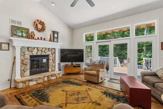 1130 Fallbrook photo 11