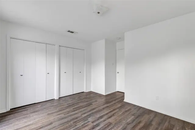 1746 Cloister Dr APT 12 photo 5