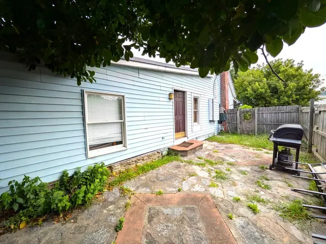 102 Cochran St photo 18