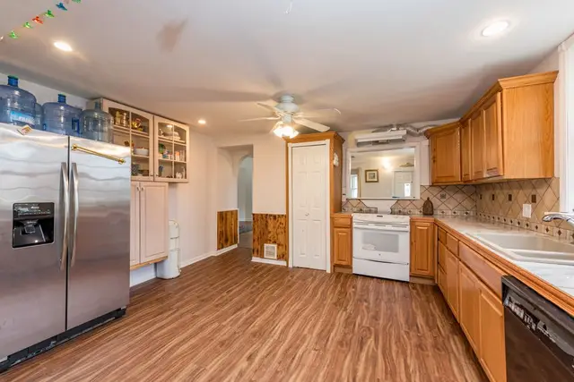 33827 N Oak St photo 11