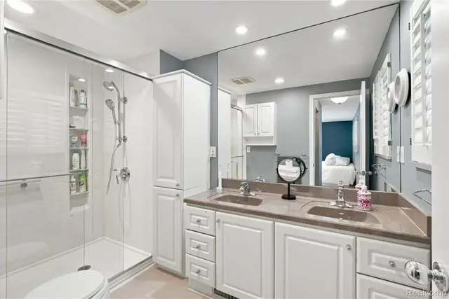 5523 Crabtree Rd photo 16