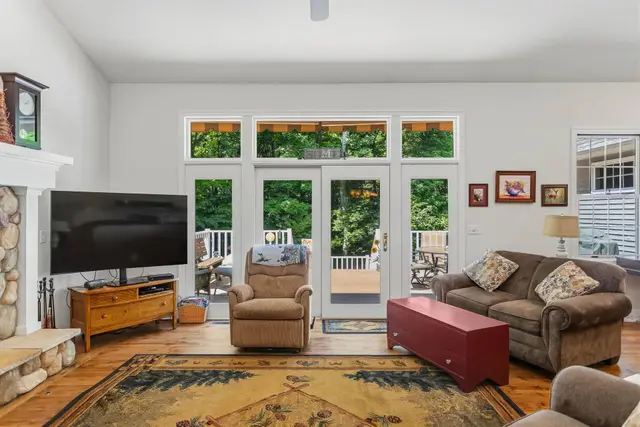 1130 Fallbrook photo 12