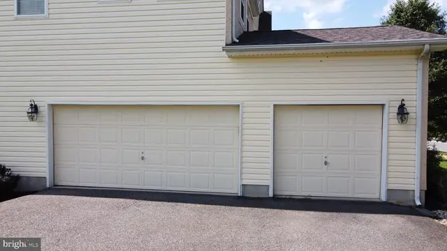 609 Ravenglass Dr photo 15