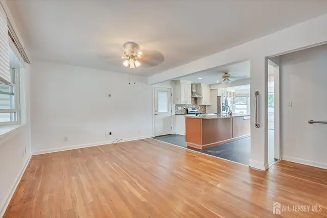 15 Lowell St photo 11