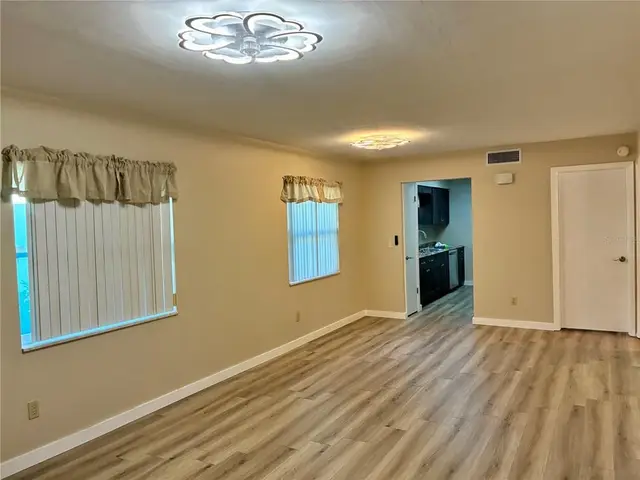 889 SKY LOCH DRIVE S photo 6