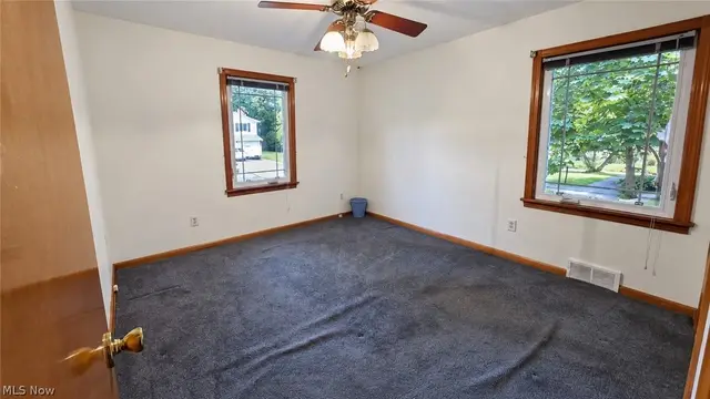 105 Hale Ave photo 11