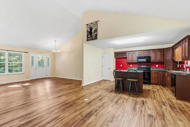 4719 Rolling Green Dr photo 7