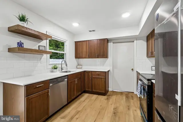 86 E River Dr photo 17